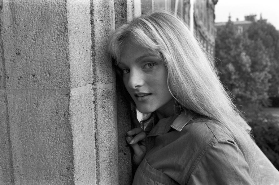 En revanche, j'essaie d'être une. 25 Amazing Pictures Of Arielle Dombasle Swanty Gallery