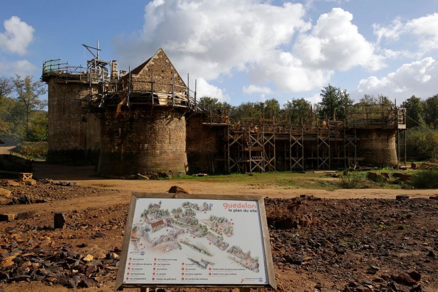 Château prêt en 2025 A Guédelon, on construit comme au MoyenÂge