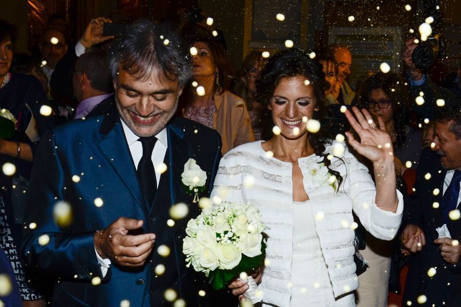 Le ténor épouse Veronica, 12 ans après leur rencontre Au mariage d'Andrea Bocelli Le ténor épouse Veronica, 12 ans après leur rencontre Au mariage d'Andrea Bocelli