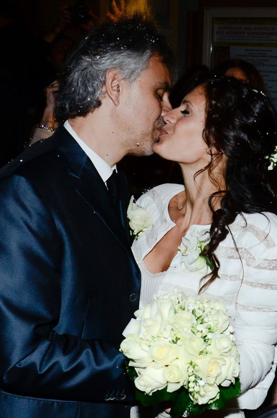 Le ténor épouse Veronica, 12 ans après leur rencontre Au mariage d'Andrea Bocelli Le ténor épouse Veronica, 12 ans après leur rencontre Au mariage d'Andrea Bocelli