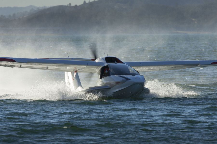 Il Peut Aller A 175 Km H Icon A5 L Hydravion Prive Pour Super Riches