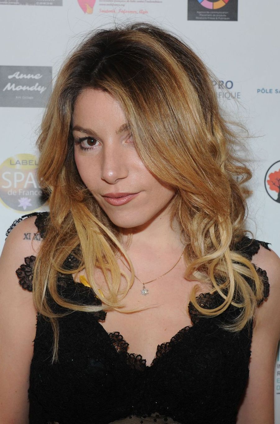 Julie Gayet et les stars réunies pour l'endométriose