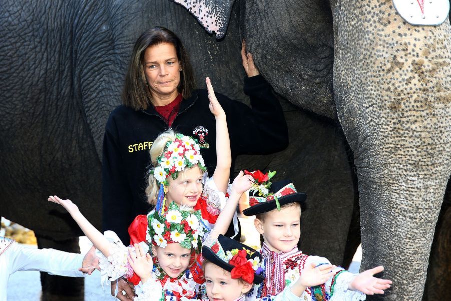 La Femme Qui Murmurait à L Oreille Des éléphants Stéphanie - Le princesse qui murmurait à l'oreille des éléphants