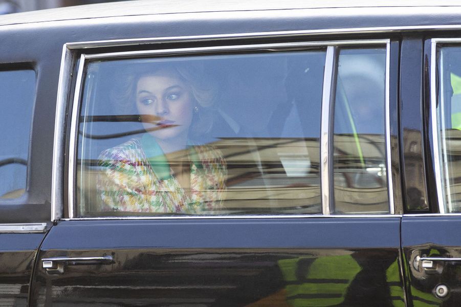 "The Crown" : la transformation d'Emma Corrin en Lady Diana