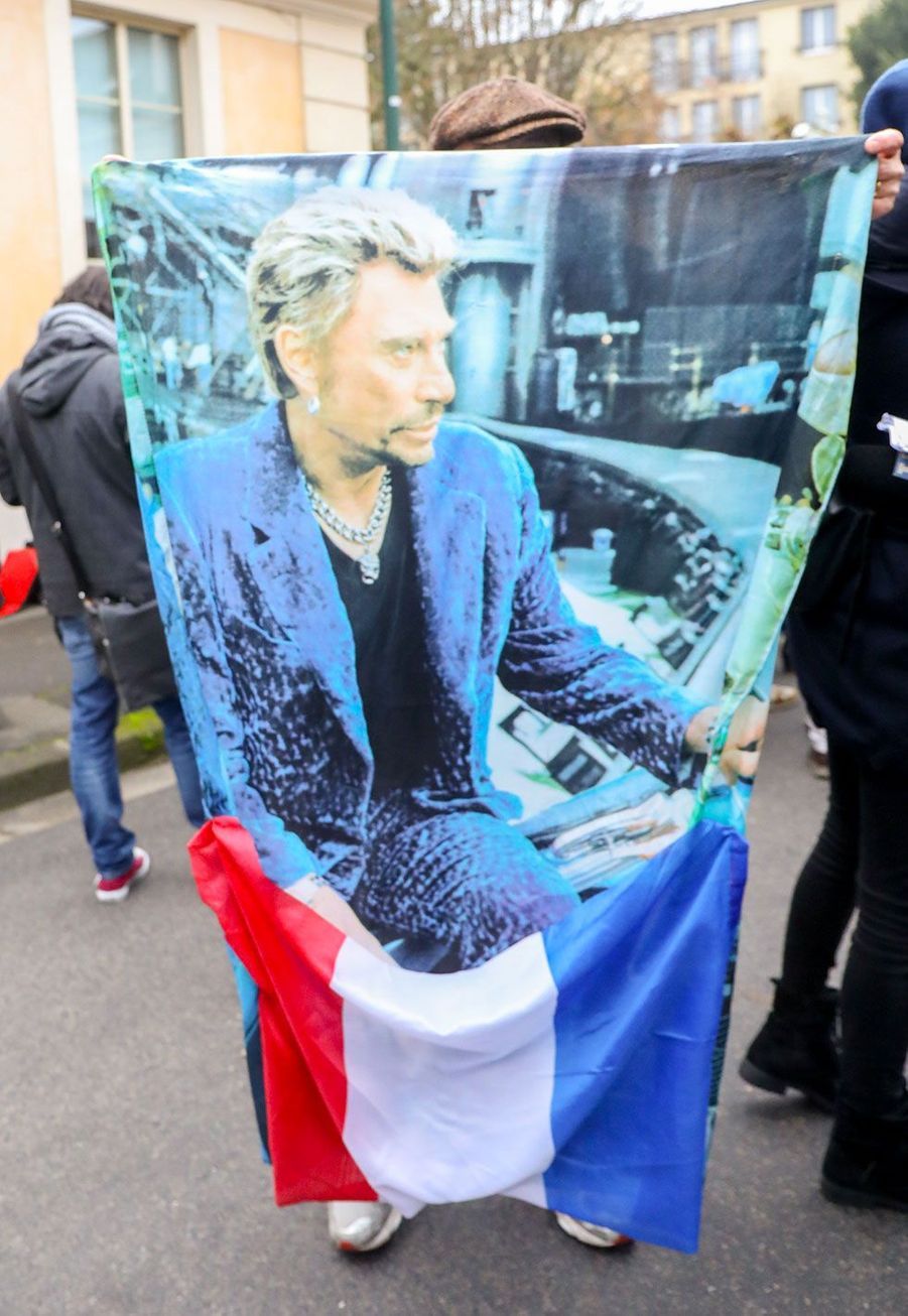 Les fans de Johnny Hallyday pleurent la mort de leur idole