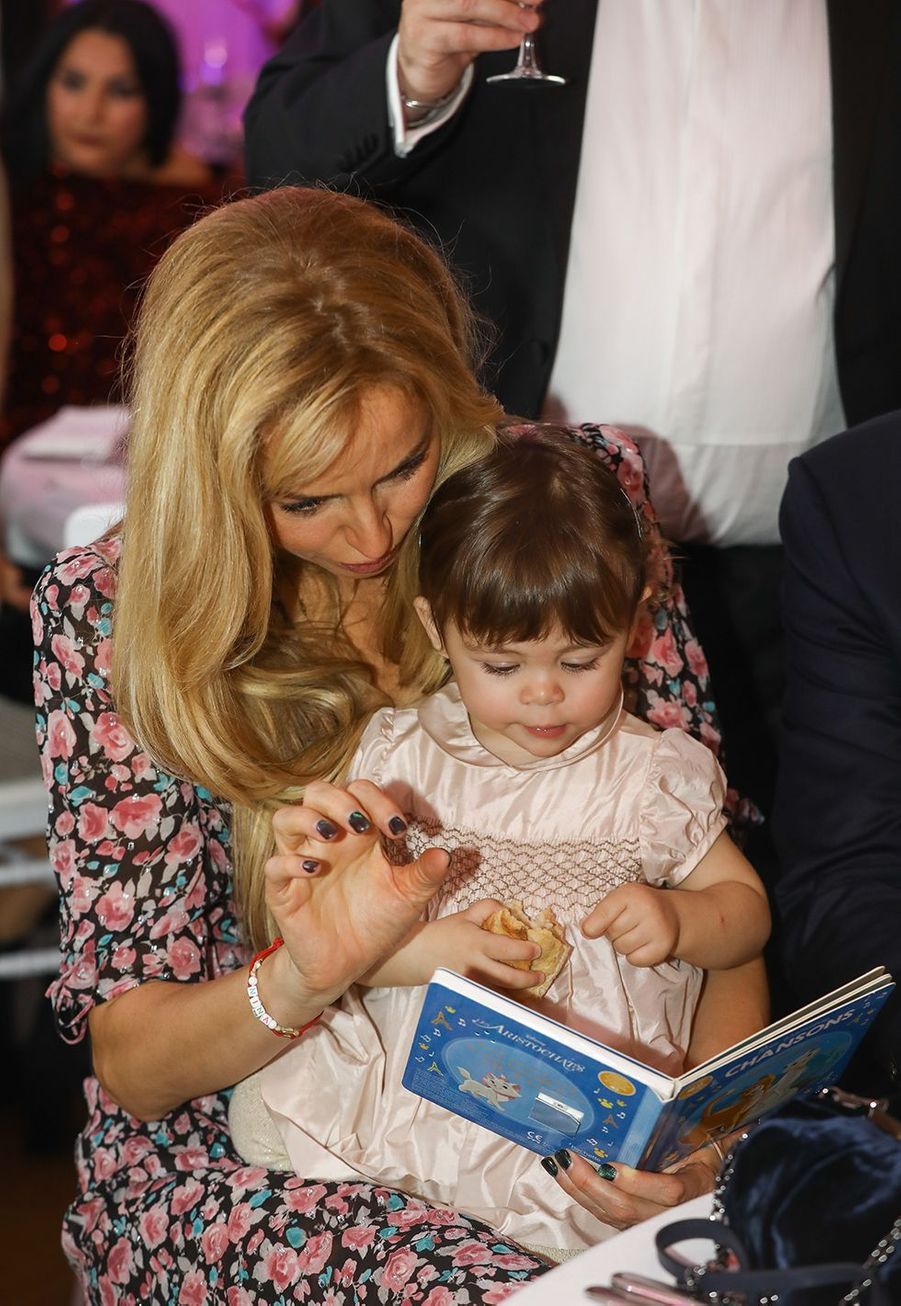 Adriana Karembeu, première sortie avec sa fille Nina sur le tapis rouge