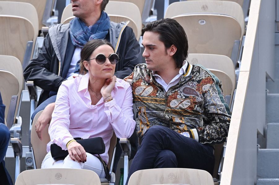Capucine Anav et Alain-Fabien Delon, duo tendre à Roland-Garros