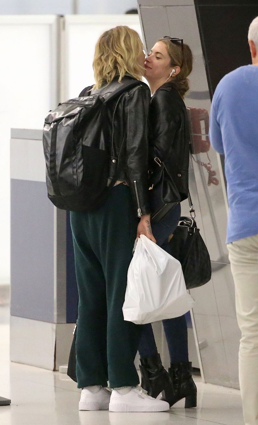 Cara Delevingne et Ashley Benson, amoureuses et câlines à l