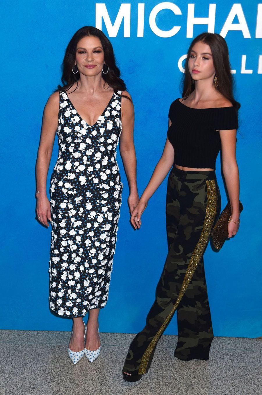 Catherine Zeta-Jones et sa fille Carys, complices et stylées au défilé Michael Kors