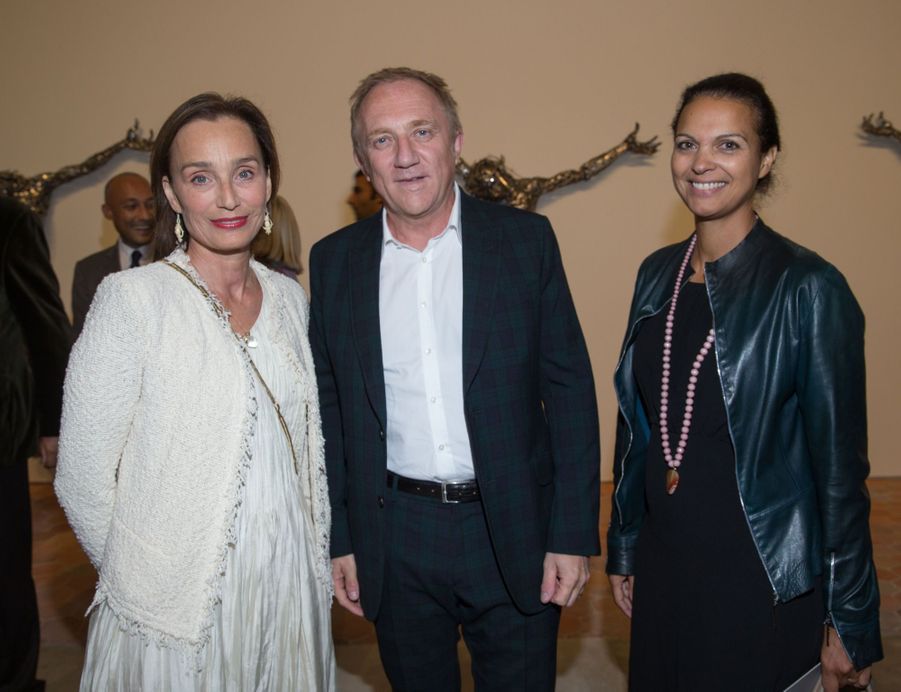 Kristin Scott Thomas Et Ses Fils Charlotte Casiraghi et Salma Hayek font échos à la beauté de la
