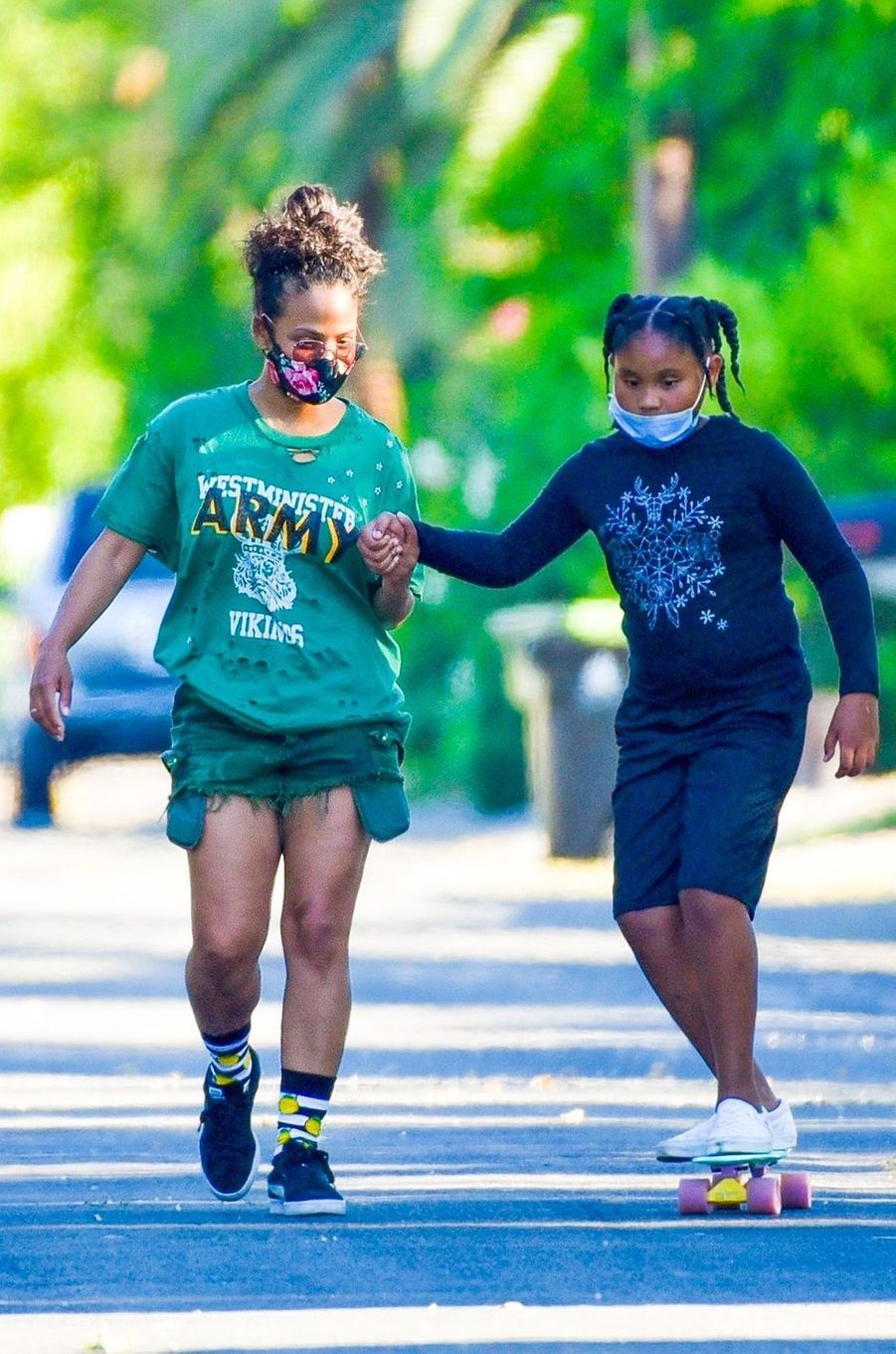 Christina Milian apprend à sa fille Violet à faire du skate