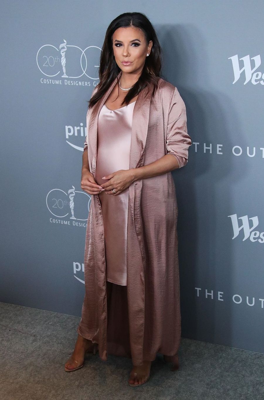 Enceinte, Eva Longoria rayonnante aux CDGA Awards