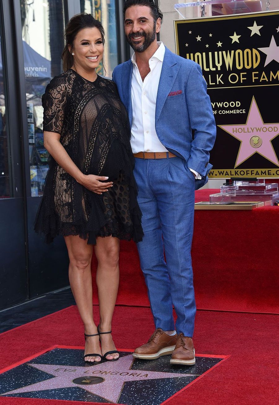Eva Longoria, future maman radieuse pour inaugurer son étoile Eva Longoria, future maman radieuse pour inaugurer son étoile