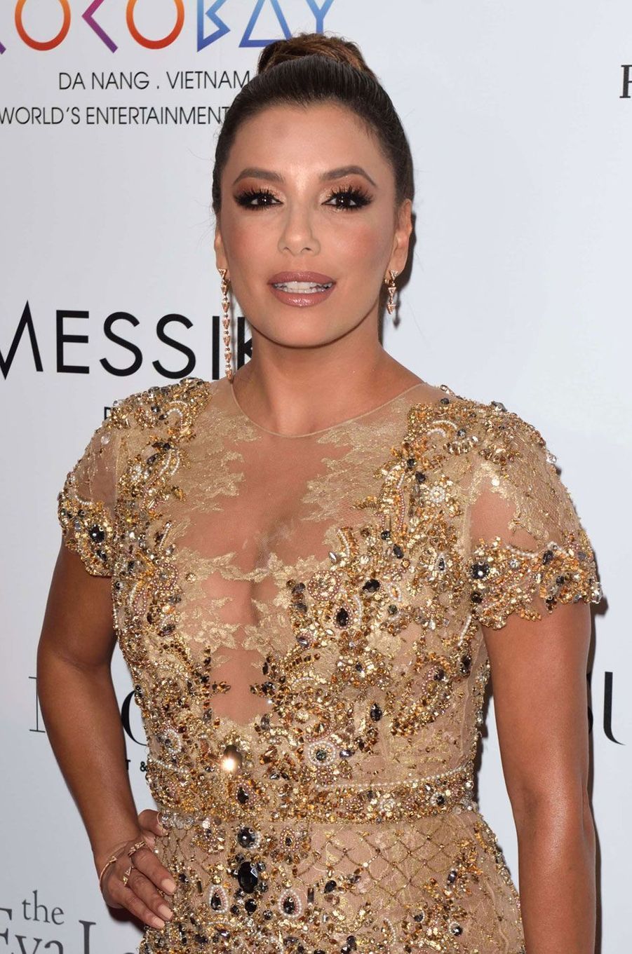 https://resize-parismatch.lanmedia.fr/r/901,,forcex/img/var/news/storage/images/paris-match/people/eva-longoria-la-reine-de-la-soiree-global-gift-1258730/sipa-00806898-000005/21120848-1-fre-FR/SIPA-00806898-000005.jpg