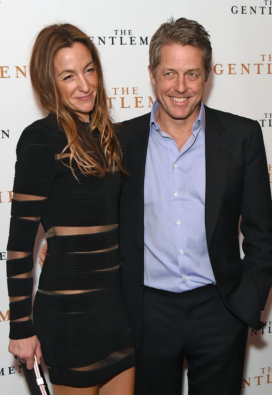 Hugh Grant célèbre son retour au cinéma avec sa femme Anna Eberstein