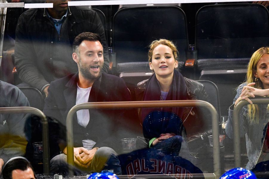 Jennifer Lawrence et Cooke Maroney, baisers en tribunes