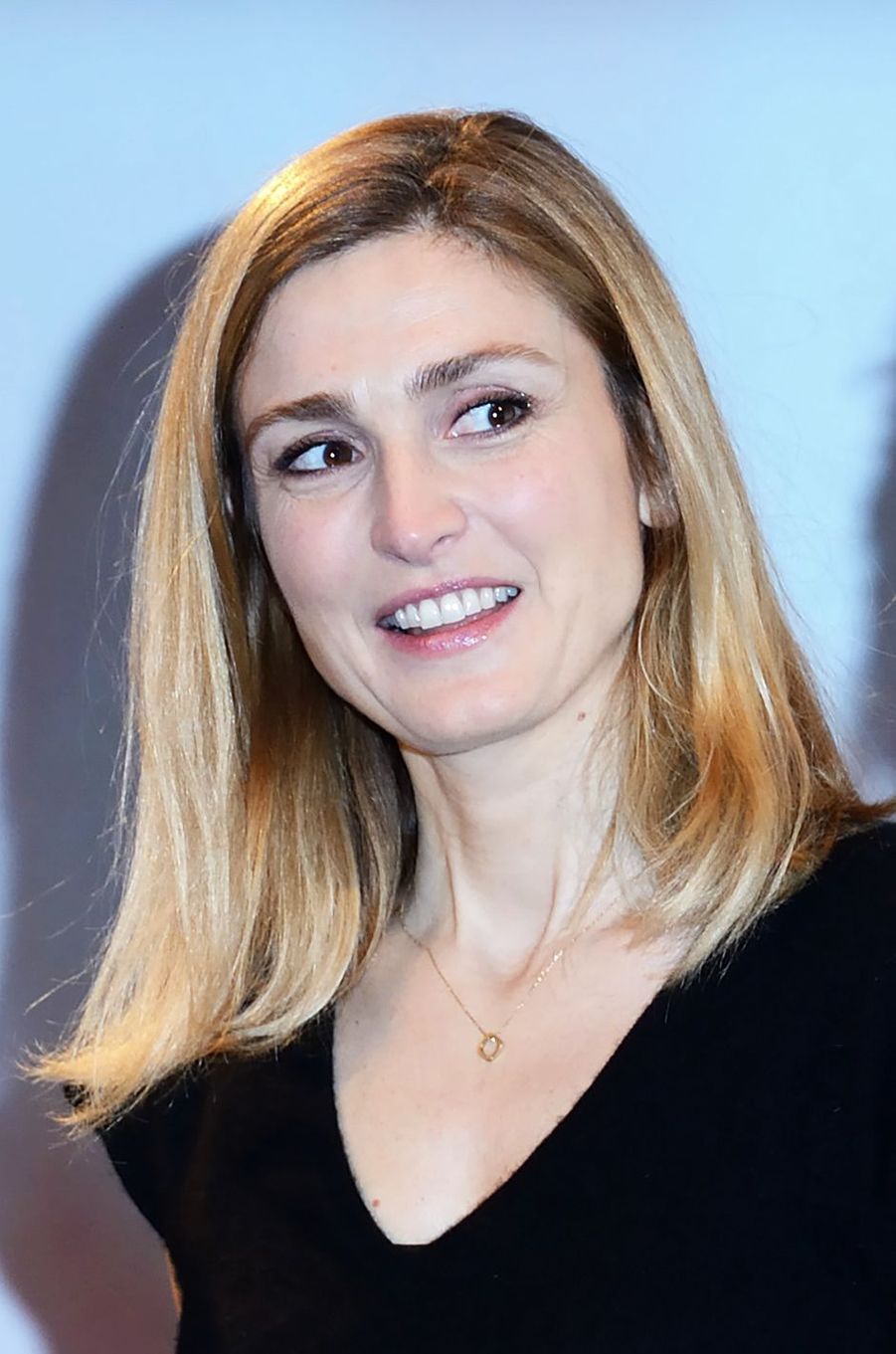 Julie Gayet, rayonnante à Gérardmer pour "Grave"