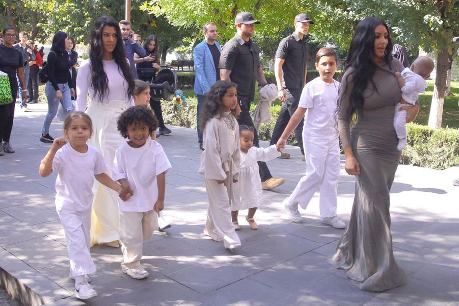 Kim Kardashian En Armenie Pour Le Bapteme De Saint Chicago Et Psalm