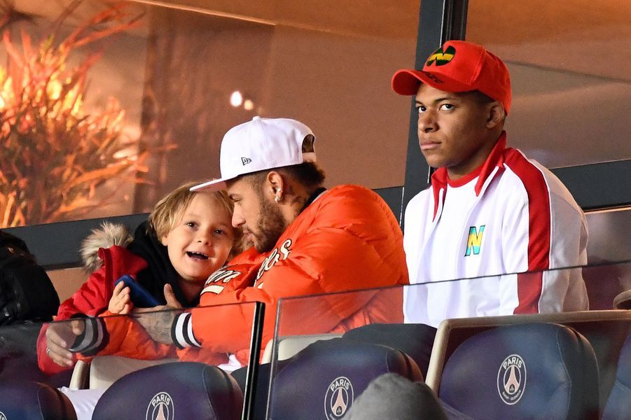 Kylian Mbappé avec Neymar et son fils : instants complices au Parc des Princes