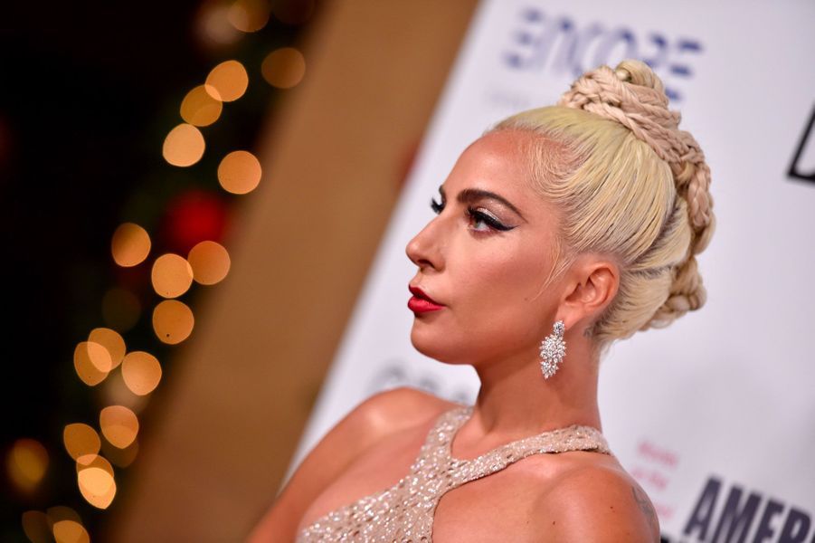Lady Gaga, divine à l’American Cinematheque Award Ceremony pour Bradley