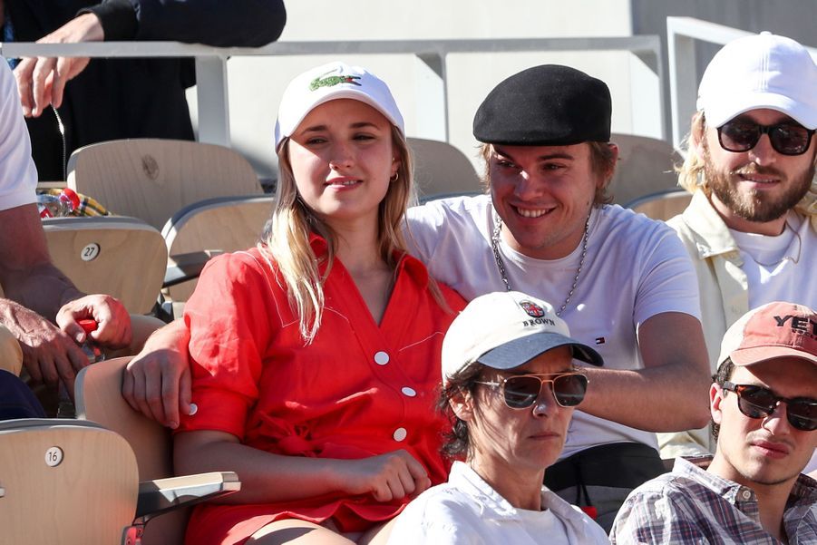 Laury Thilleman, Flora Coquerel et Chloé Jouannet ...
