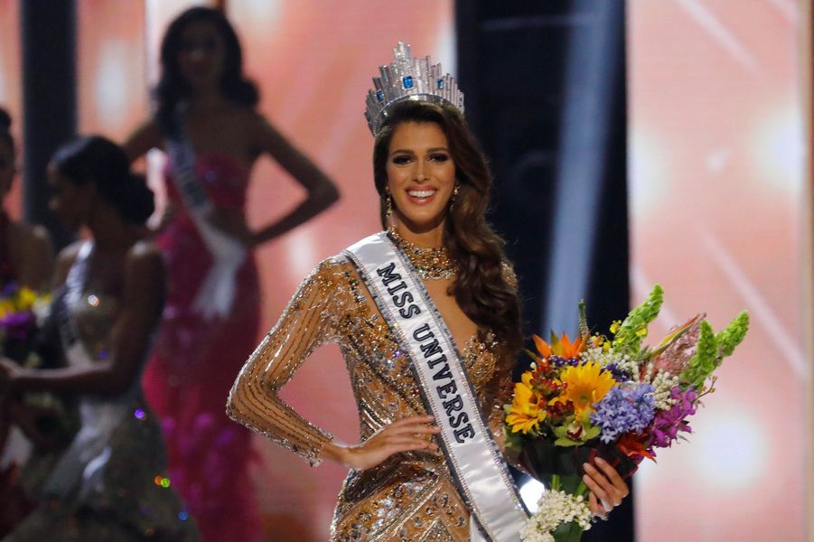 Le magnifique sacre d’Iris Mittenaere, nouvelle Miss Univers