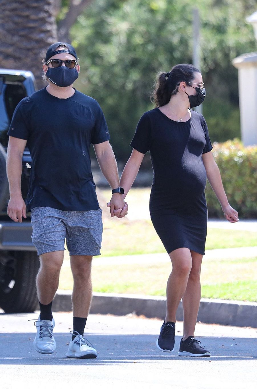 Lea Michele, enceinte, reparaît au côté de son mari et de ...