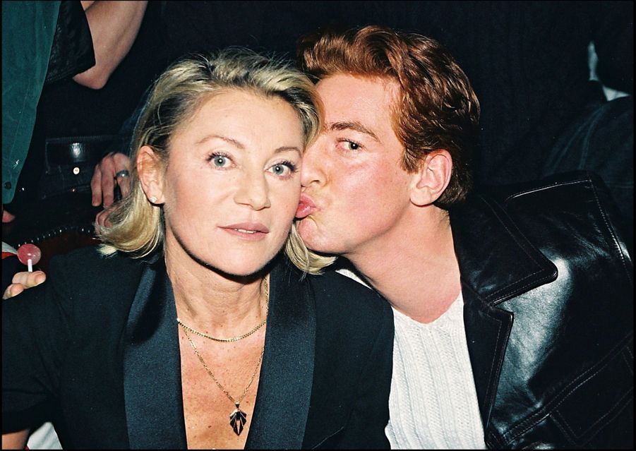 Les mannequins en blanc kate moss john galliano mariage. Ludovic Chancel, le fils de Sheila : une vie en photos