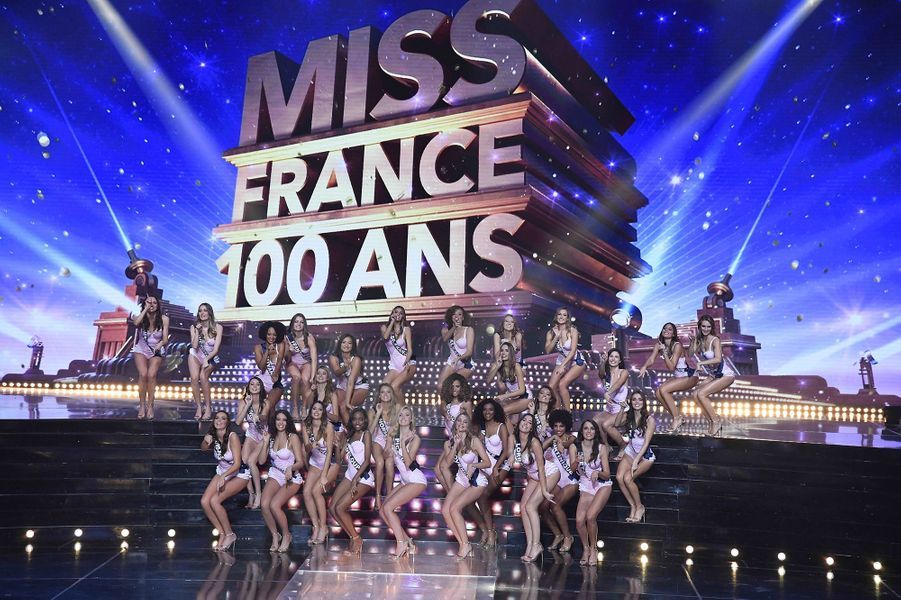 Miss France 2021 : les 29 prétendantes défilent en maillot de bain