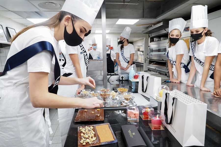 Les Miss prennent des cours de cuisine Les Miss prennent des cours de cuisine