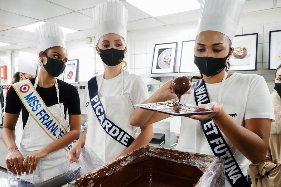 Les Miss prennent des cours de cuisine Les Miss prennent des cours de cuisine