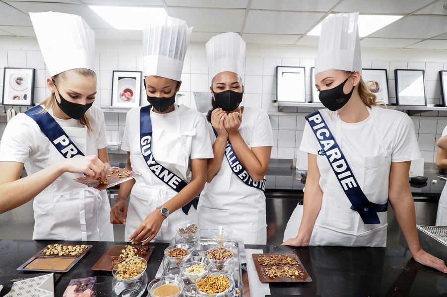 Les Miss prennent des cours de cuisine Les Miss prennent des cours de cuisine