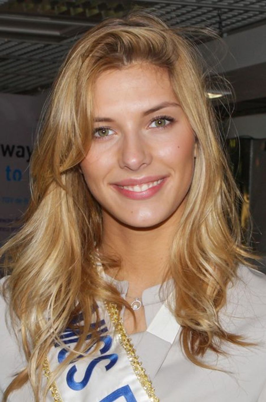 Camille Cerf - Une miss radieuse et nature au MIPIM 2015