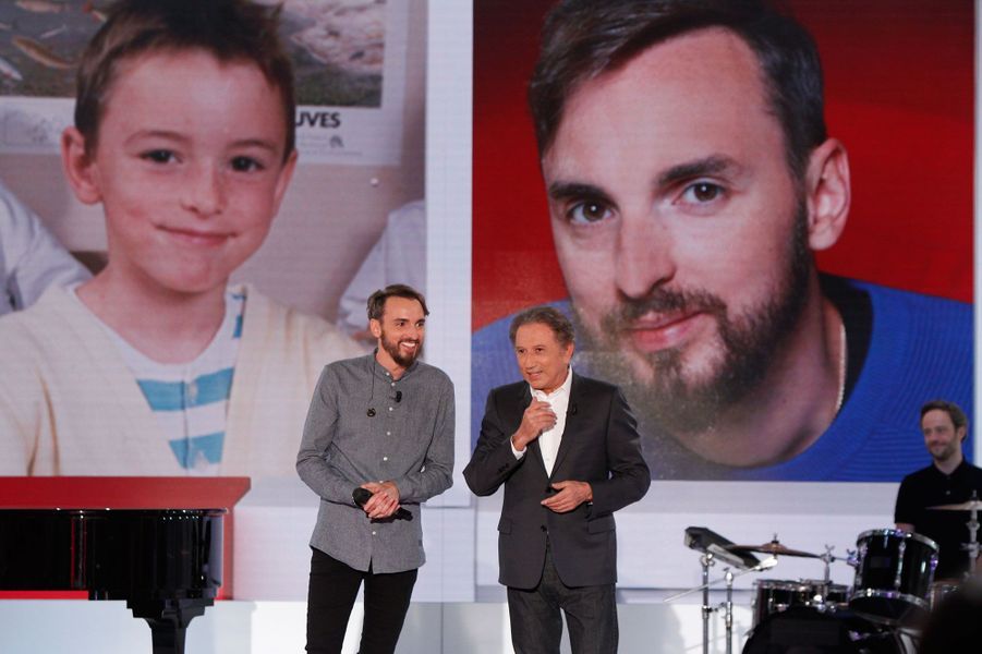 Christophe Willem Papa Dans "Vivement dimanche" - Christophe Willem sur le canapé rouge de Drucker