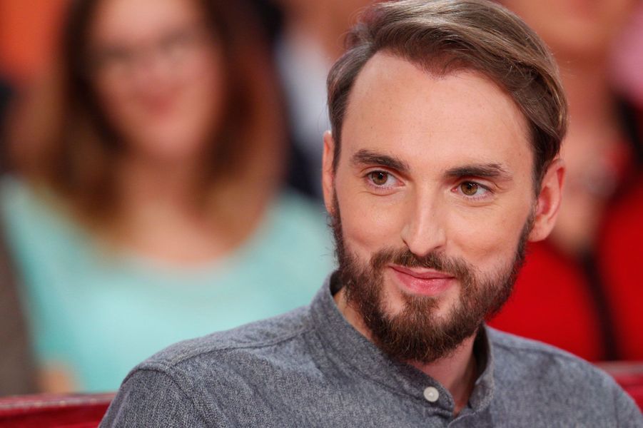 Christophe Willem Papa Dans "Vivement dimanche" - Christophe Willem sur le canapé rouge de Drucker