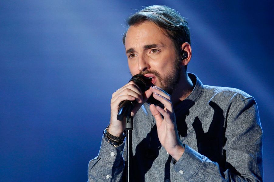 Christophe Willem Papa Dans "Vivement dimanche" - Christophe Willem sur le canapé rouge de Drucker