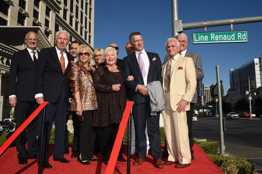 Très émue, Line Renaud inaugure une rue à son nom à Las Vegas