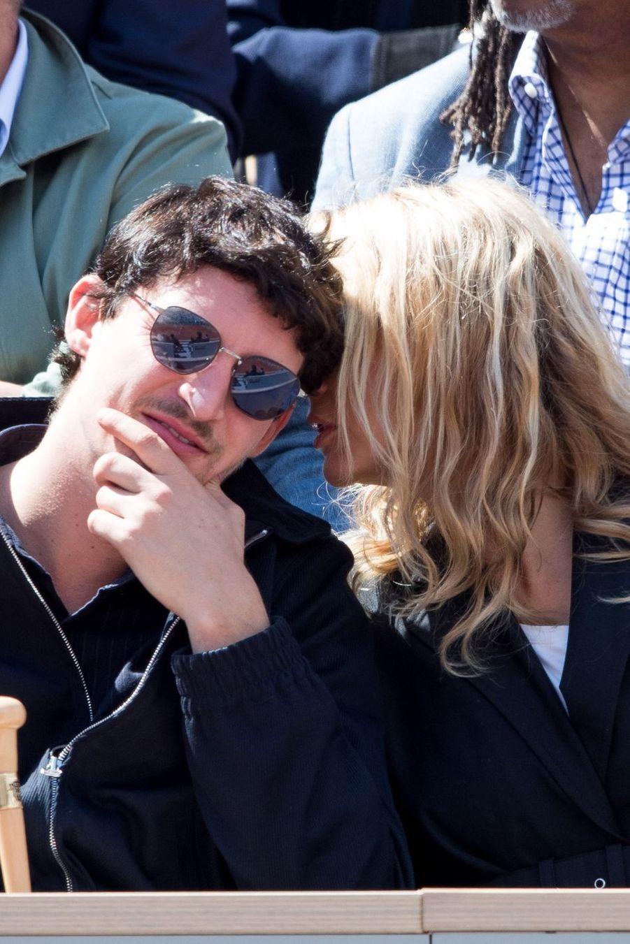 Virginie Efira et Niels Schneider, fous rires et tendre complicité à Roland-Garros