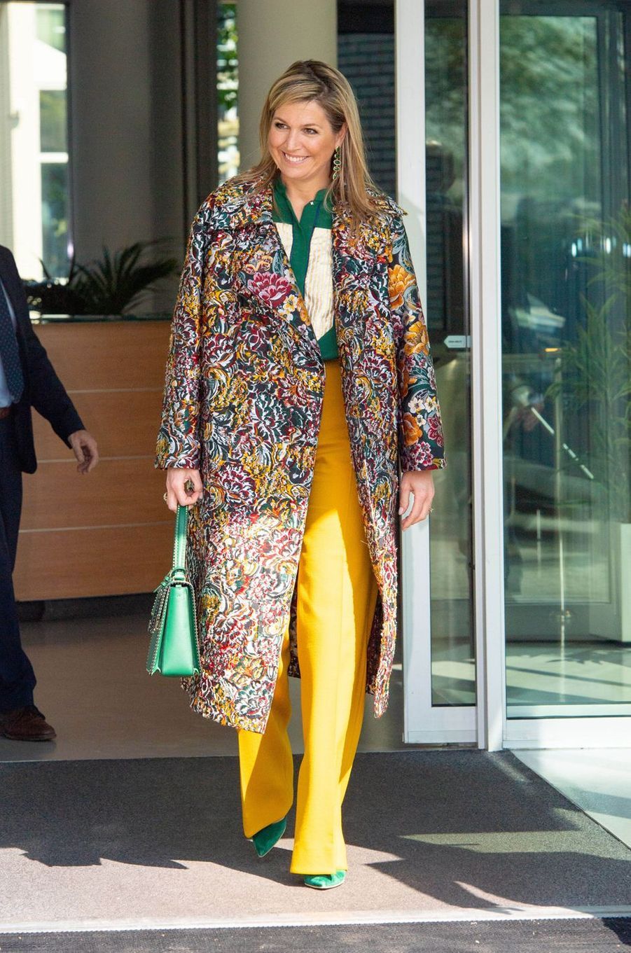 Maxima Des Pays Bas 2022 La reine Maxima des Pays-Bas, colorée et masquée pour une visite en