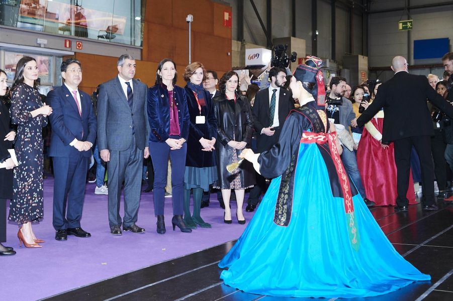 La Reine D'espagne Fait Danser Ses Filles La reine Letizia d'Espagne à nouveau dans l’ambiance de la Corée du Sud