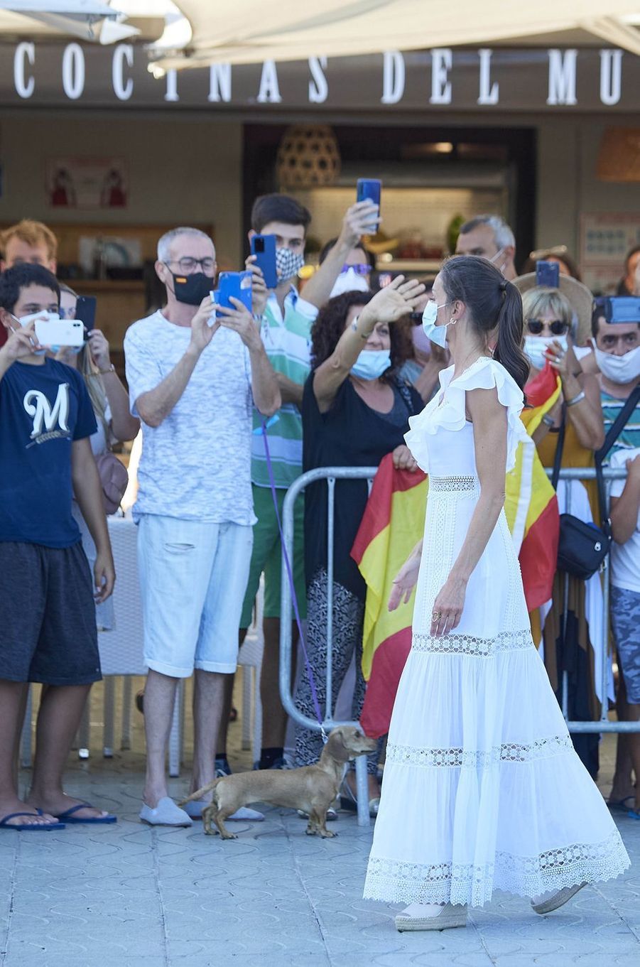 La Reine D'espagne Fait Danser Ses Filles La reine Letizia d'Espagne immaculée sous le soleil d’Ibiza avec le roi