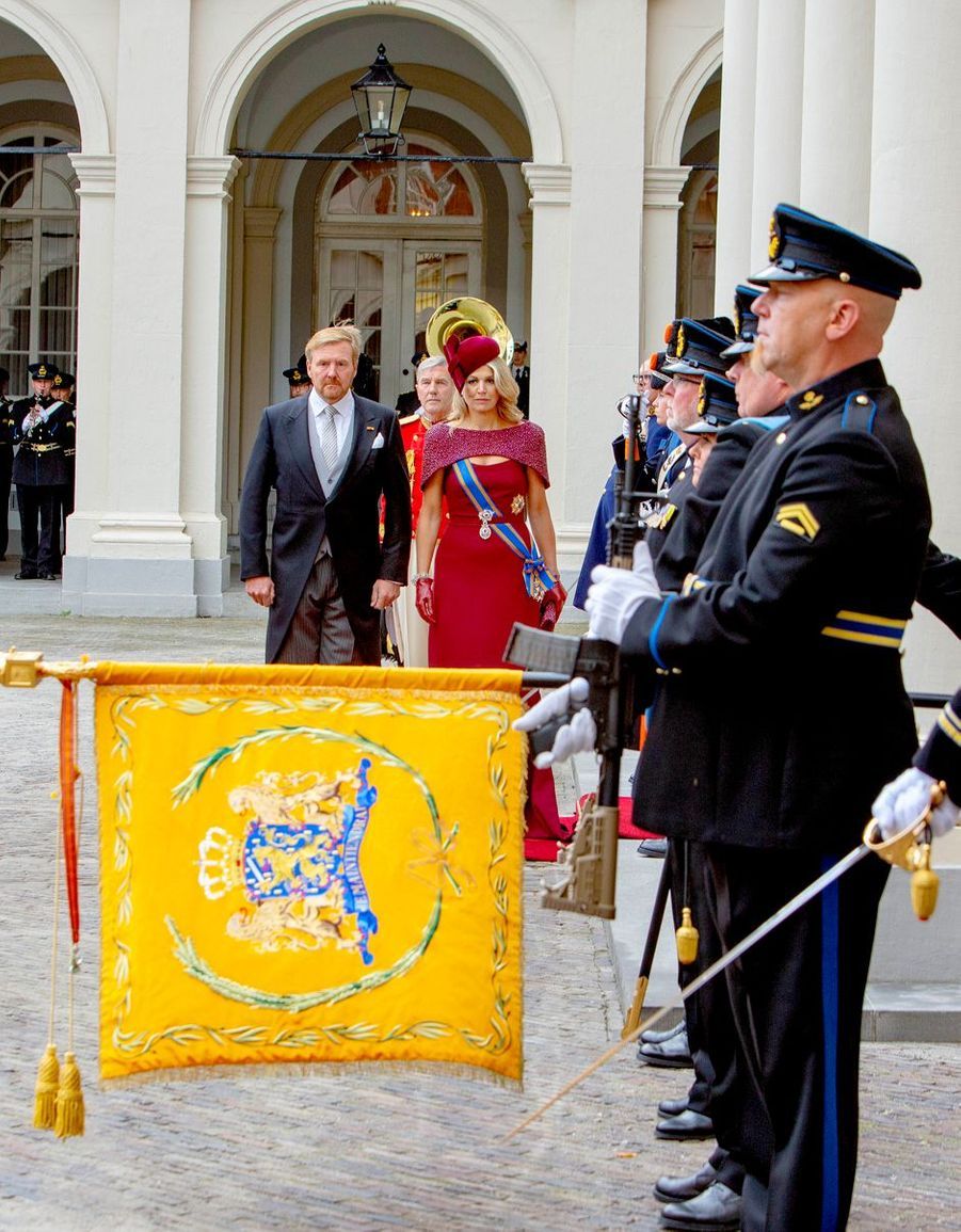 Prinsjesdag Pays Bas La reine Maxima opte pour un total look rouge rubis pour le Prinsjesdag