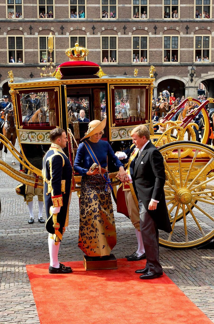 Prinsjesdag Pays Bas La reine Maxima illumine le Prinsjesdag dans sa robe bleue et or