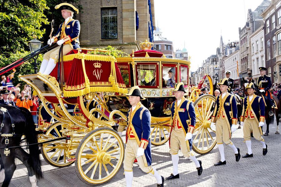 Prinsjesdag Pays Bas La reine Maxima mise sur la douceur du bleu aigue-marine pour le
