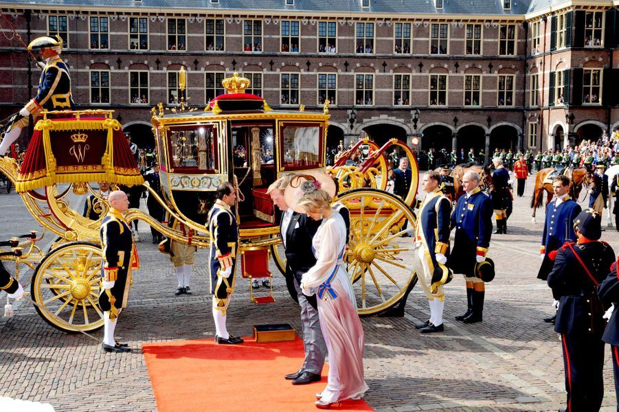 Prinsjesdag Pays Bas Reine Maxima, robe aux couleurs pastel et chapeau fleuri pour le