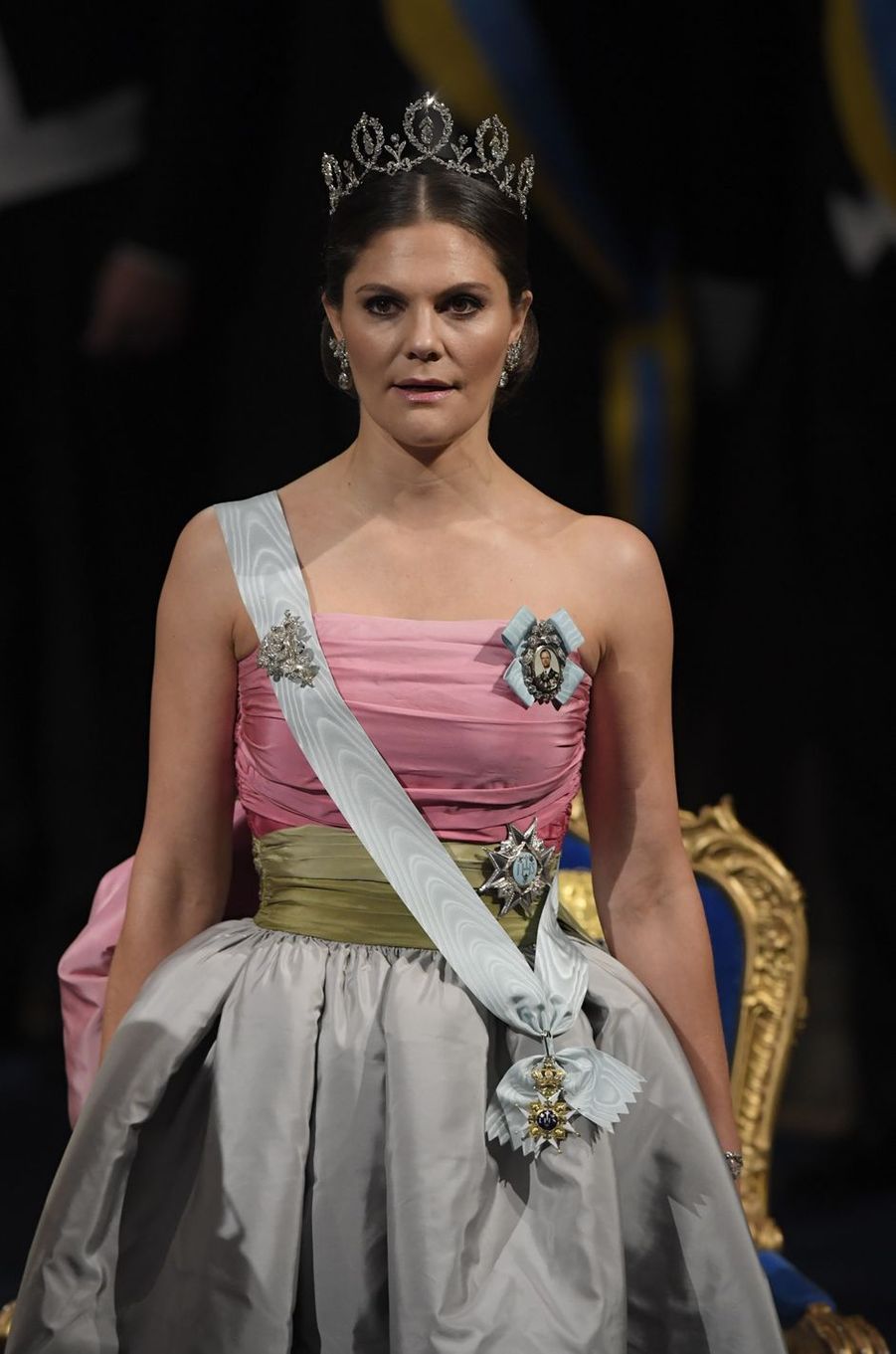 La princesse Victoria recycle une somptueuse robe de sa mère pour la