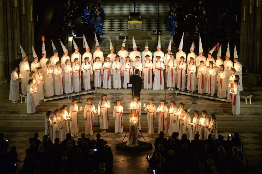 Silvia de Suède à NotreDame de Paris pour la SainteLucie