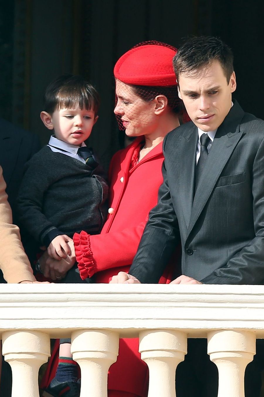 Mardi, au centre hospitalier princesse grace, charlotte casiraghi a mis au monde un petit garçon, raphaël. Les premières photos de Raphaël, le fils de Charlotte ...