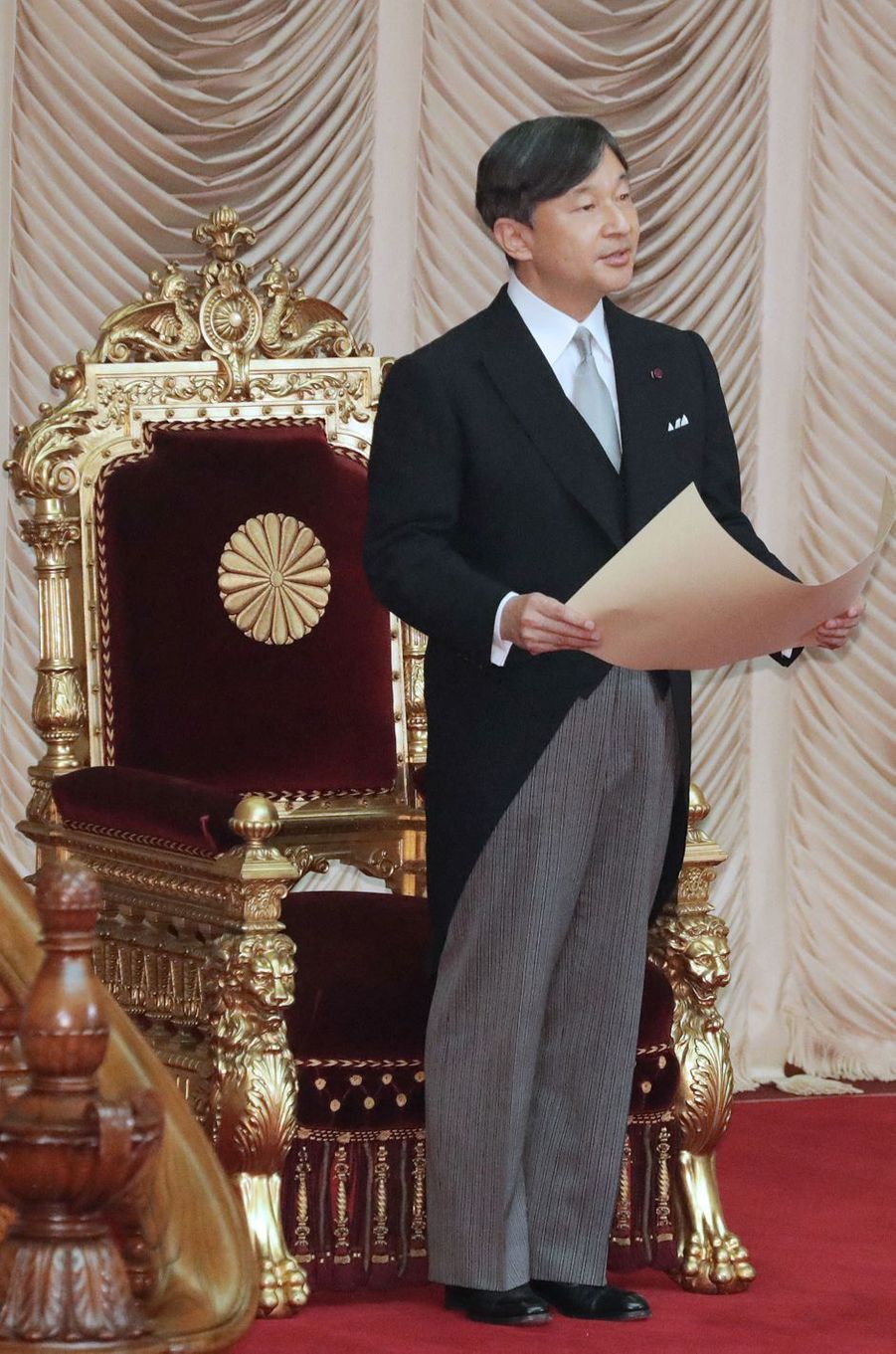 Empereur Naruhito du Japon, premier discours devant le Parlement avant ses vacances avec Masako