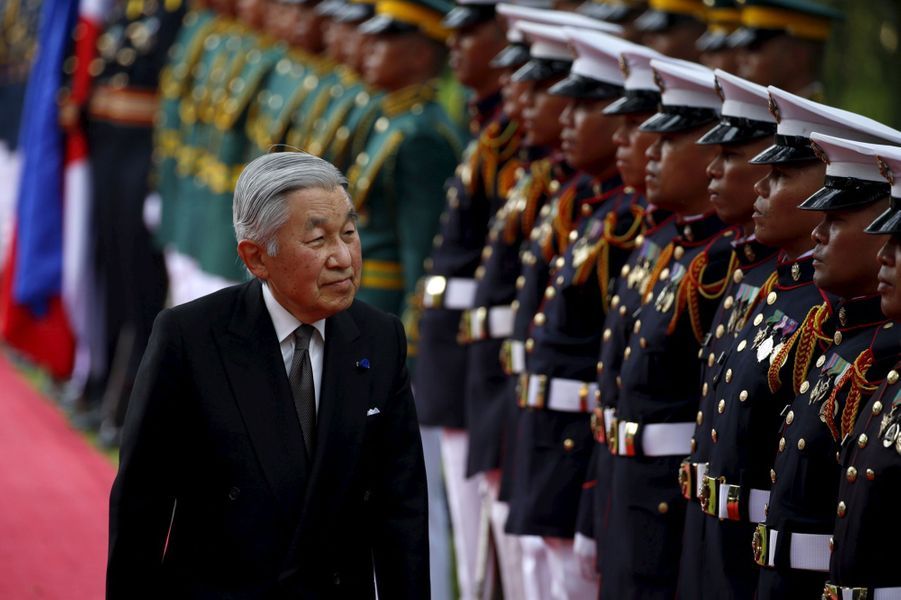 L'empereur du Japon Akihito fait un geste symbolique pour l'Histoire